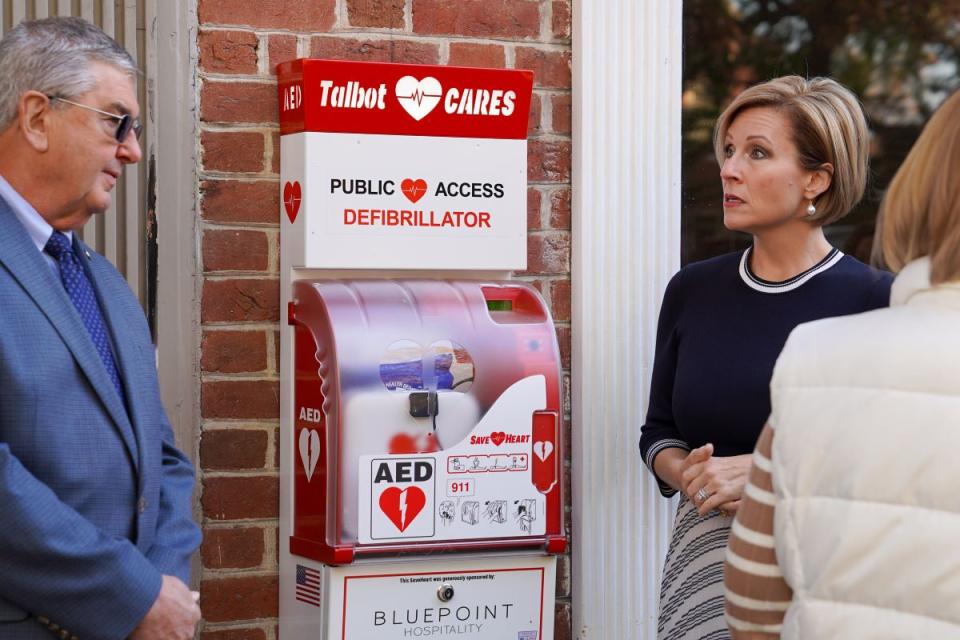 Wayne Dyott, President of Talbot Paramedic Foundation discusses the AED system with Julia Foxwell, Director of Community Engagement at Bluepoint Hospitality. The Talbot CARE Station is located adjacent to Doc’s Downtown Grille on Washington Street.